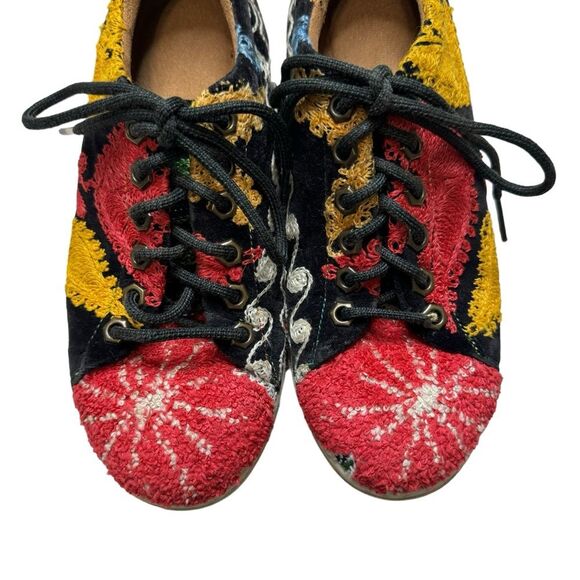 Suzani Women's Embroidered Floral Geometric Design Sneakers Size 37 (6.5-7) - Picture 2 of 7